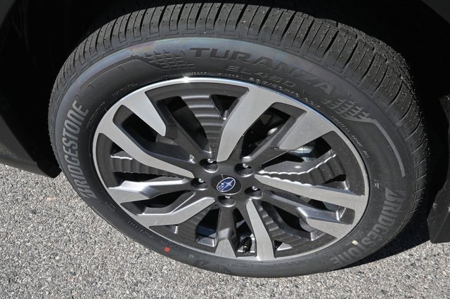2025 Subaru Forester Touring photo 17