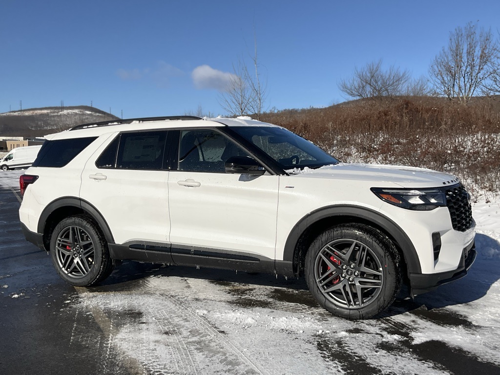2026 Ford Explorer ST-LINE's photo