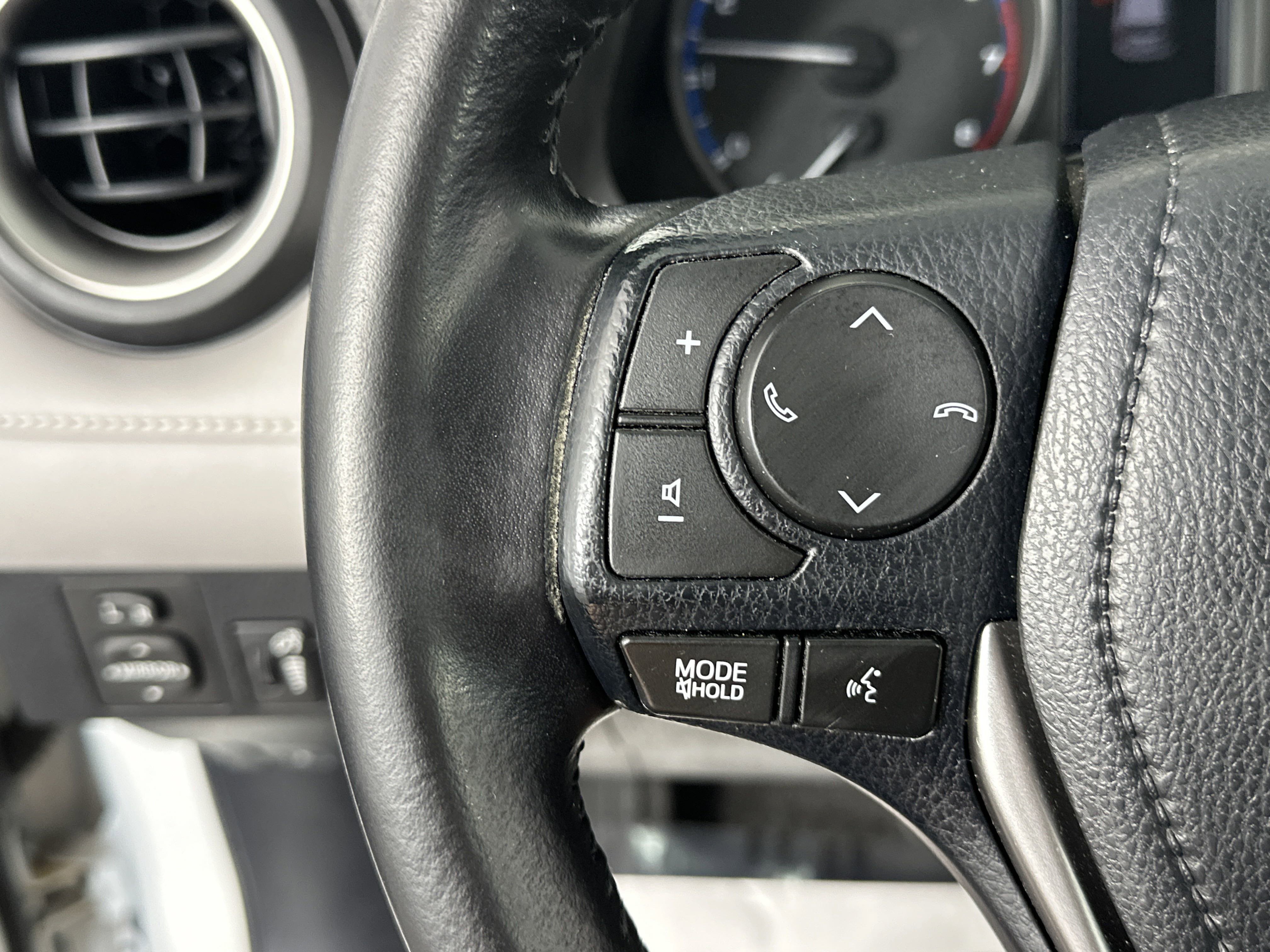 2017 Toyota RAV4 XLE photo 6