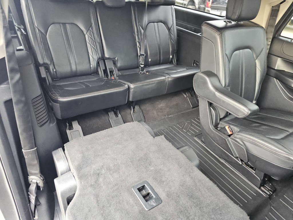 2020 Ford Expedition MAX Platinum photo 2