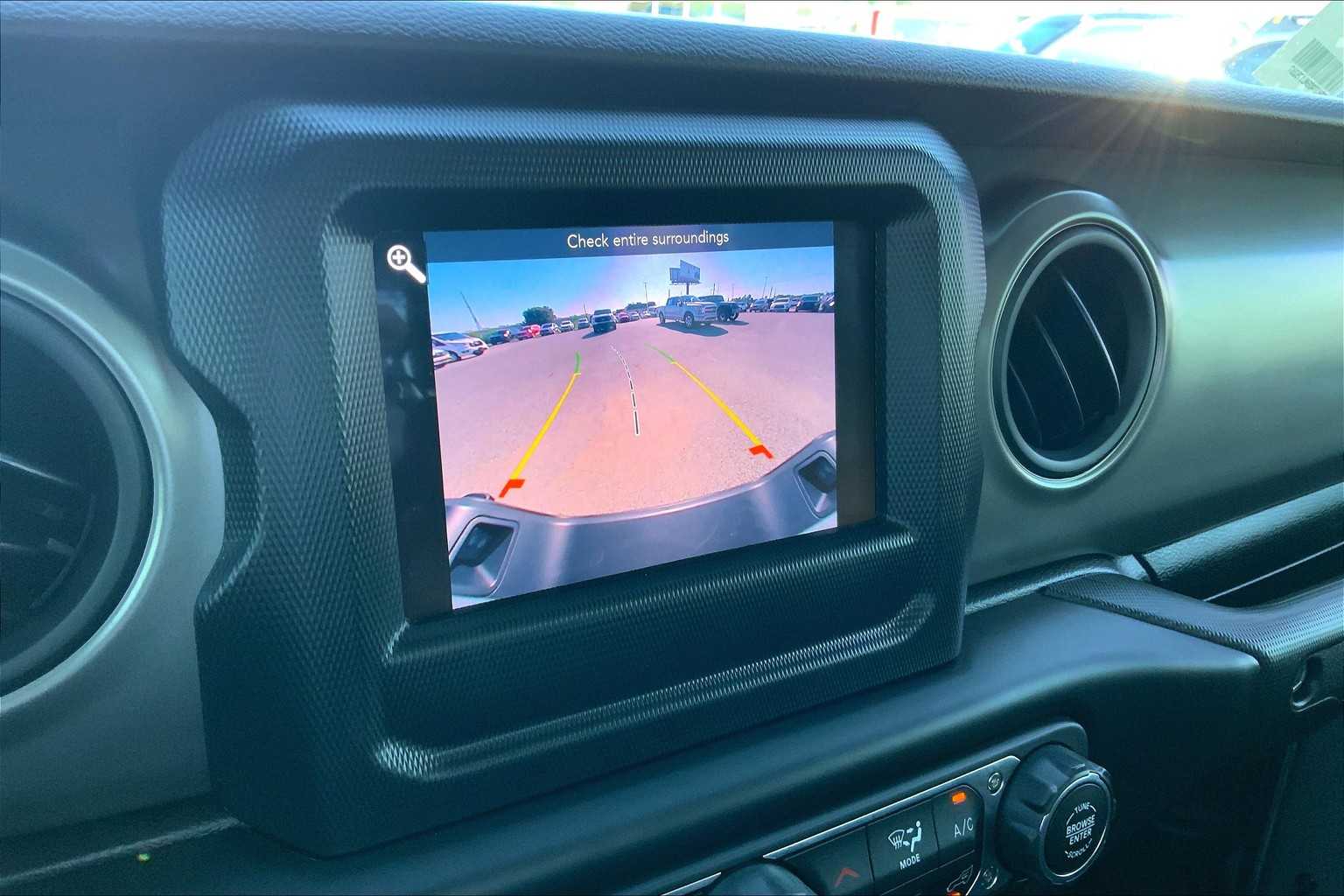 2022 Jeep Gladiator Willys Sport photo 25
