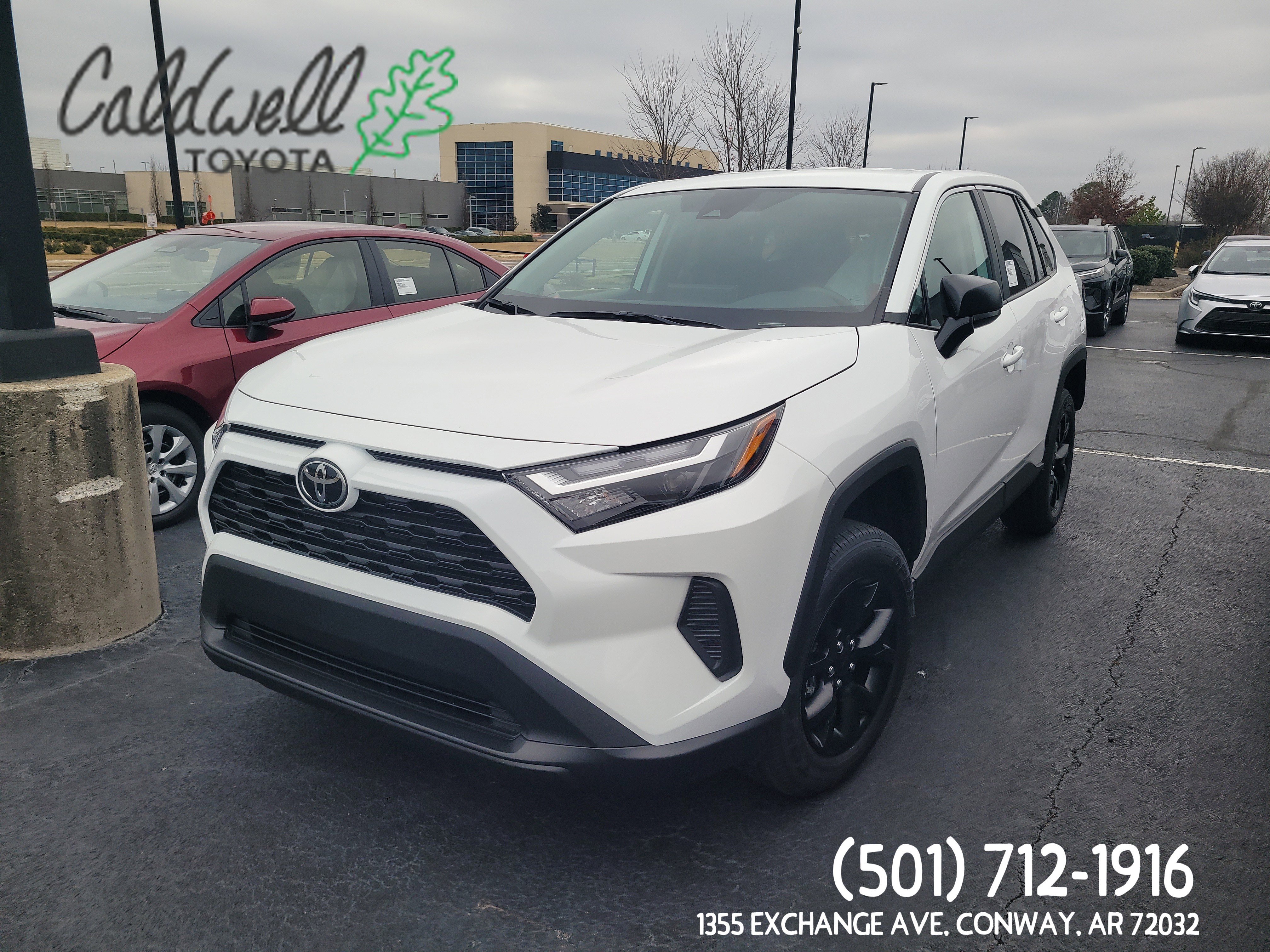 2025 Toyota RAV4 LE's photo