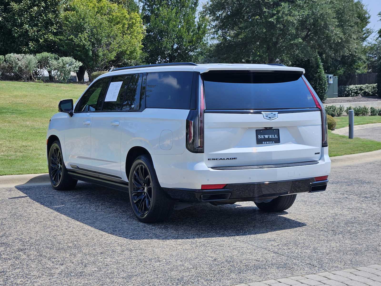 2023 Cadillac Escalade ESV Sport Platinum photo 3