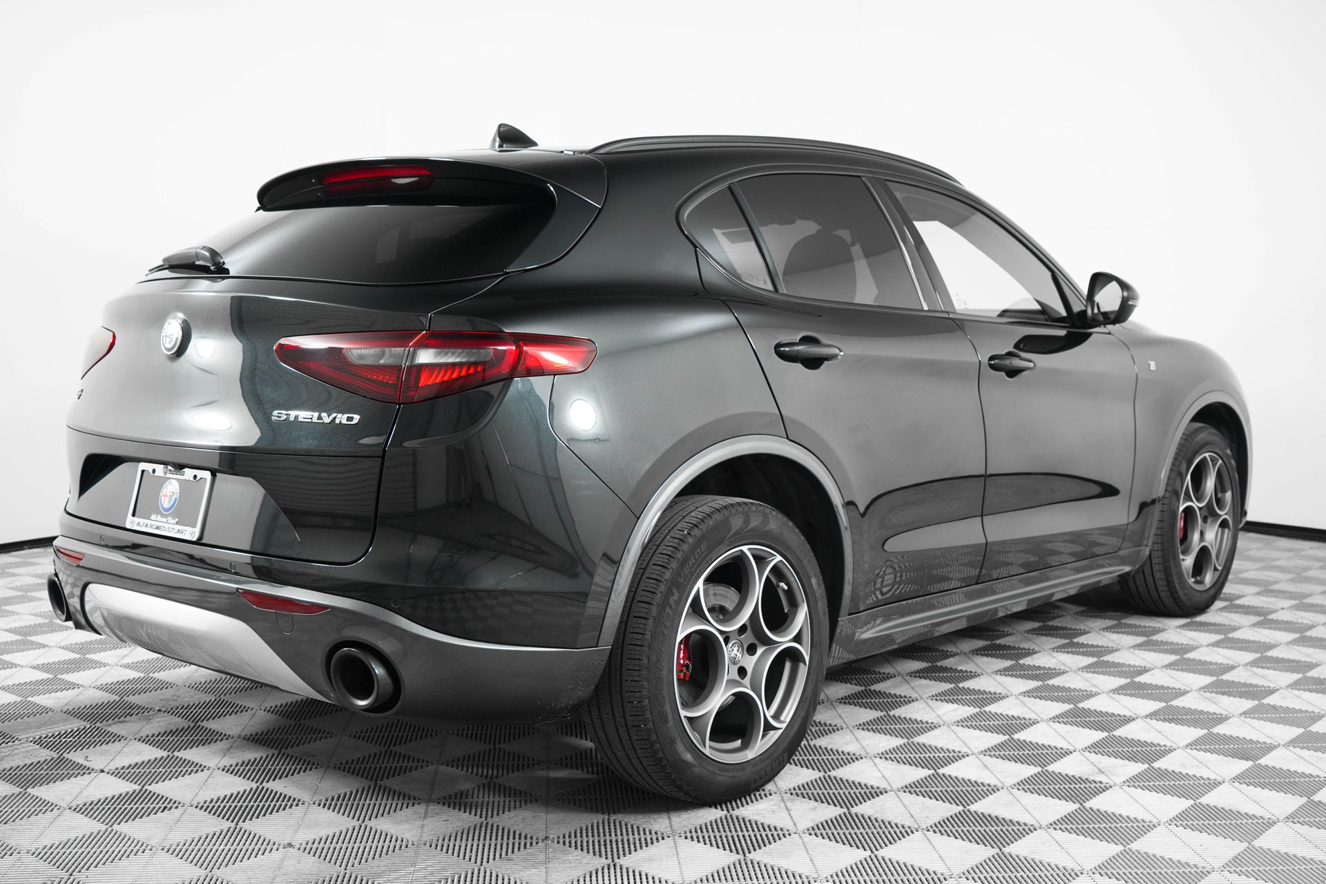 2022 Alfa Romeo Stelvio Ti photo 4