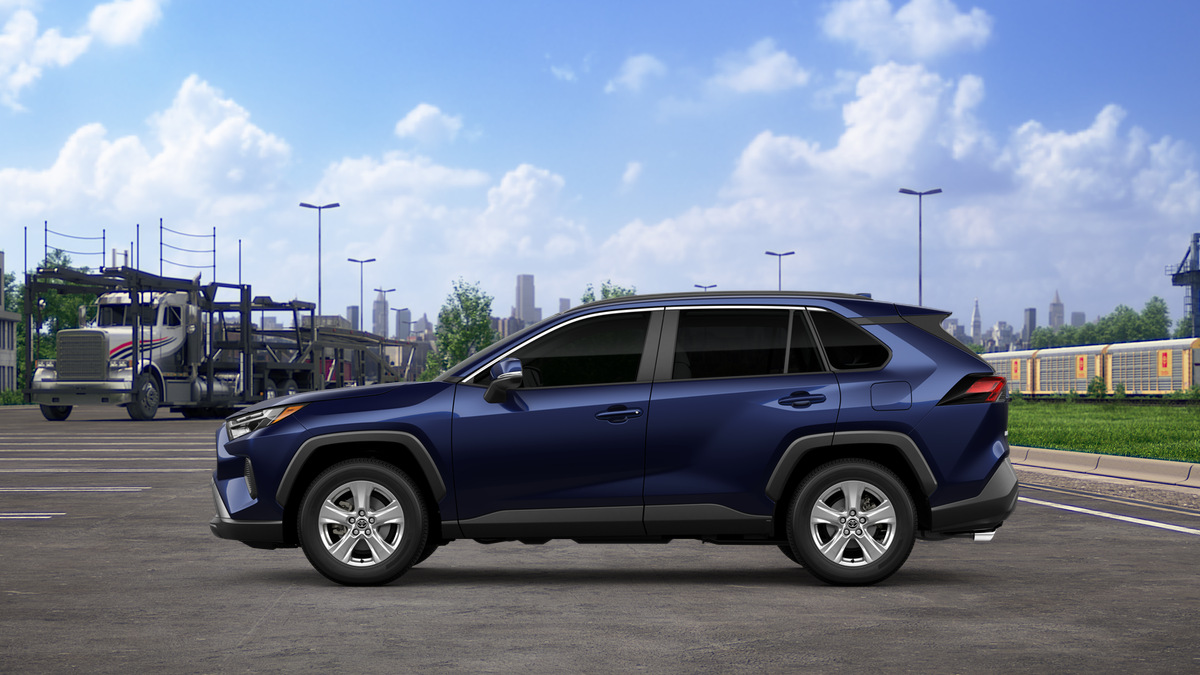 2025 Toyota RAV4 XLE photo 4