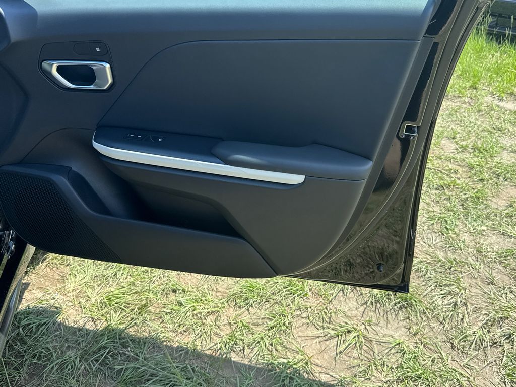 2025 Kia K4 GT-Line photo 13