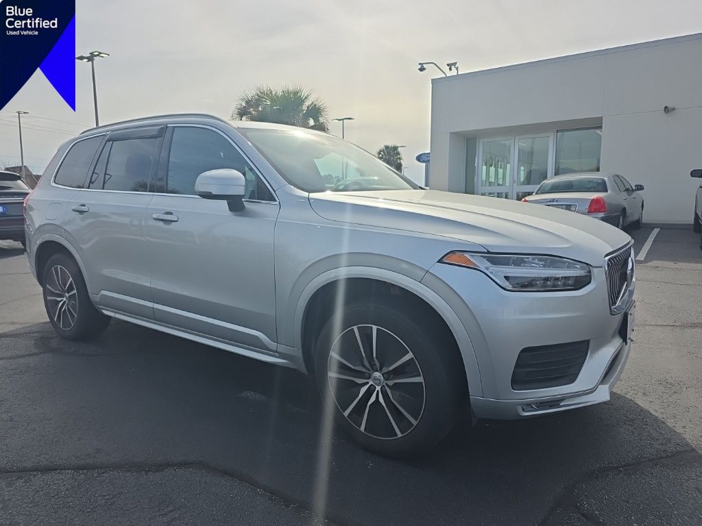 2020 Volvo XC90 Momentum's photo