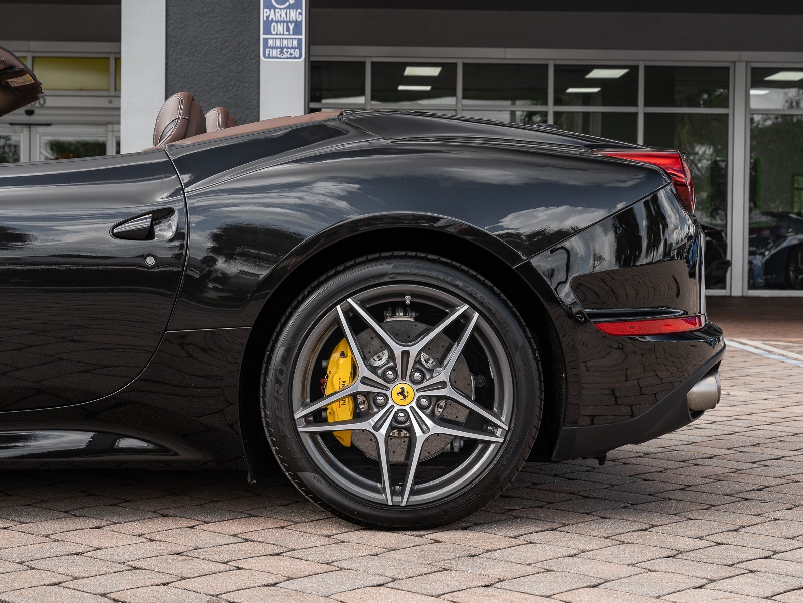 2015 Ferrari California T photo 11