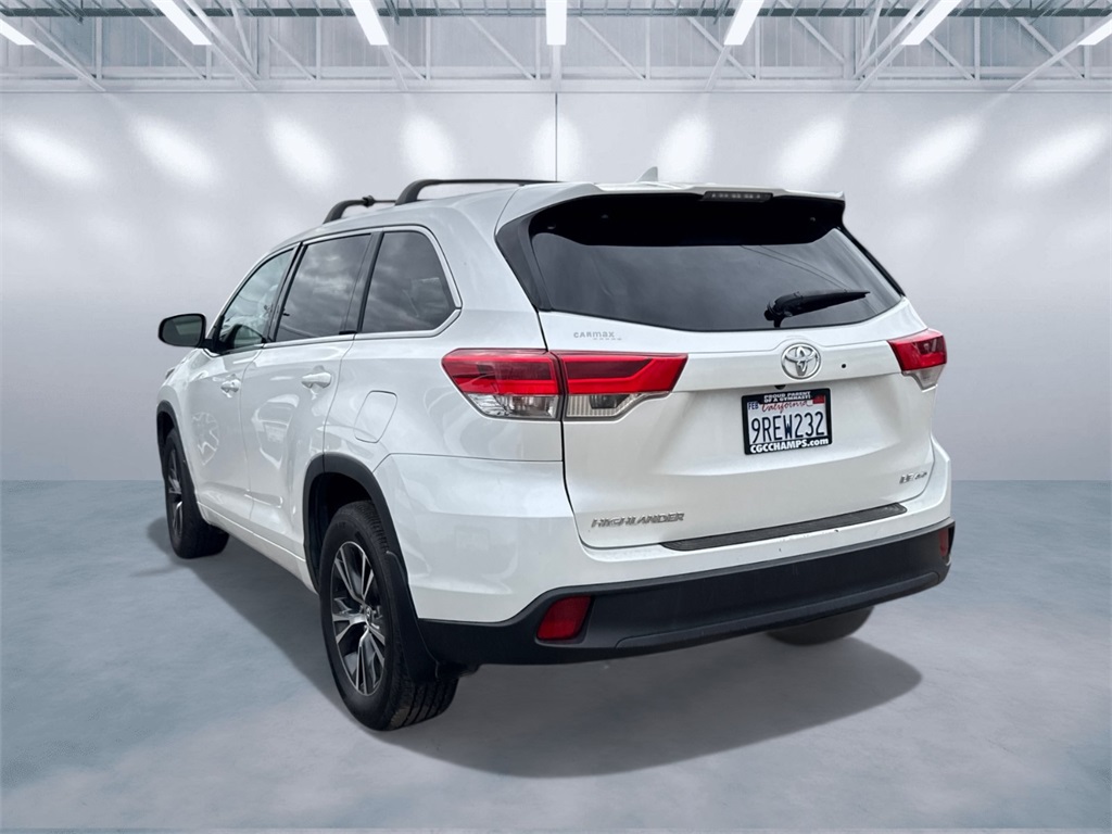 2018 Toyota Highlander LE Plus photo 2