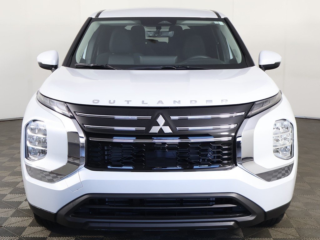 2025 Mitsubishi Outlander ES photo 11