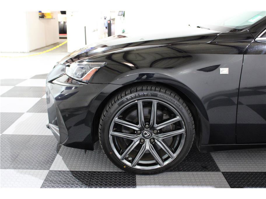 2019 Lexus IS 300 photo 7