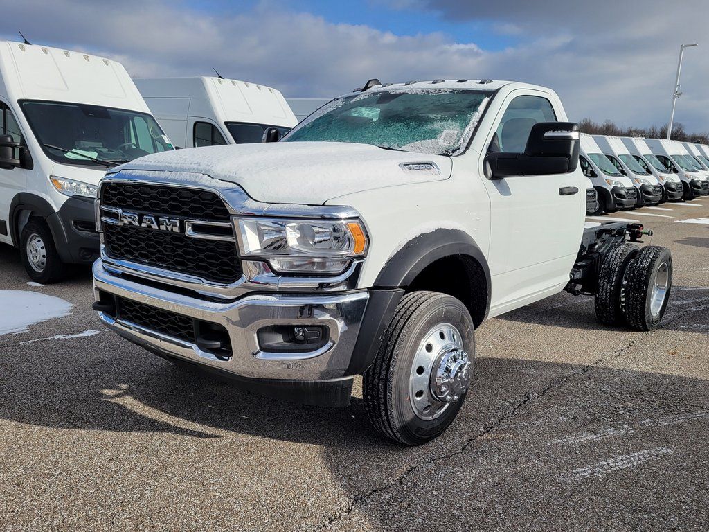 2024 Ram 4500 Tradesman photo 3