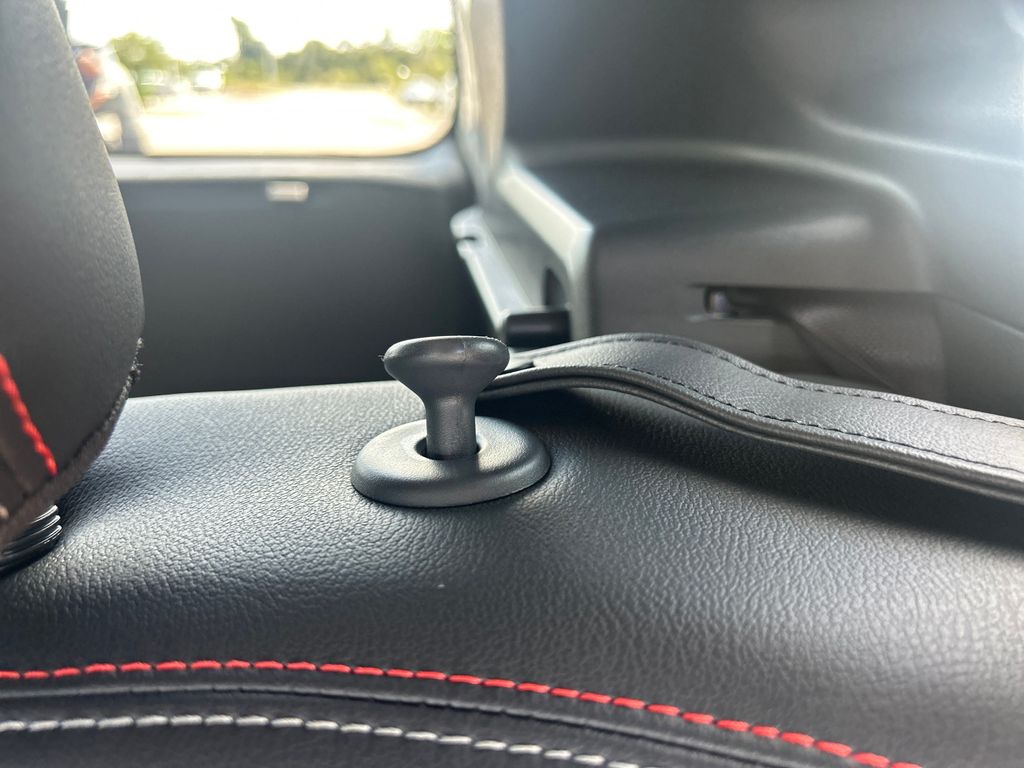 2026 Nissan Kicks SR photo 14
