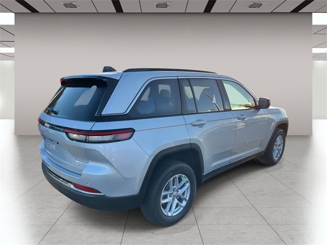 2025 Jeep Grand Cherokee Laredo X photo 3