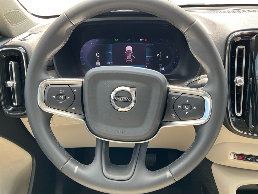2024 Volvo XC40 Plus photo 16