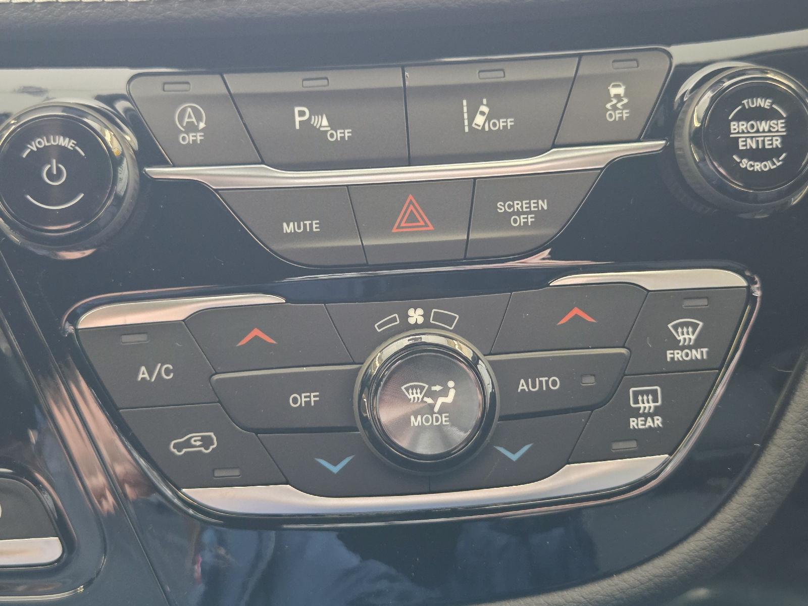2026 Chrysler Pacifica photo 18