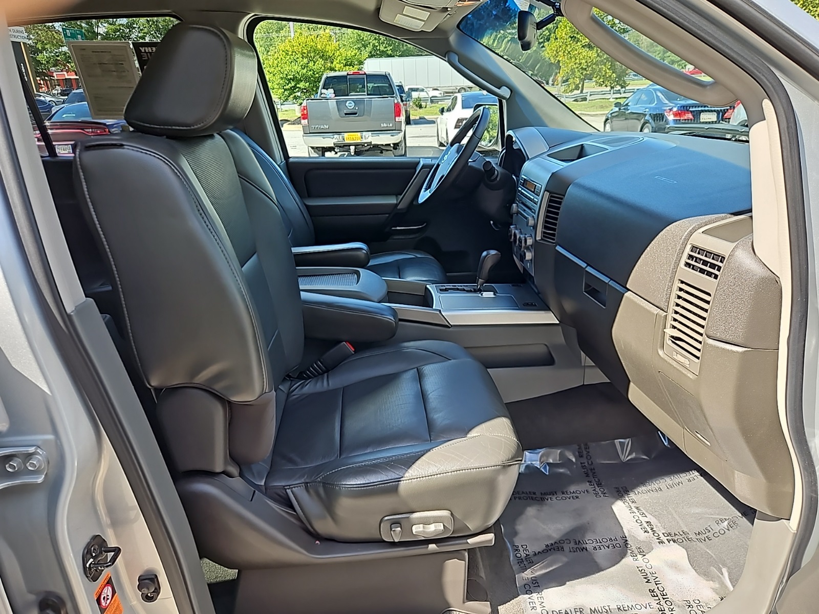 2005 Nissan Armada LE photo 32