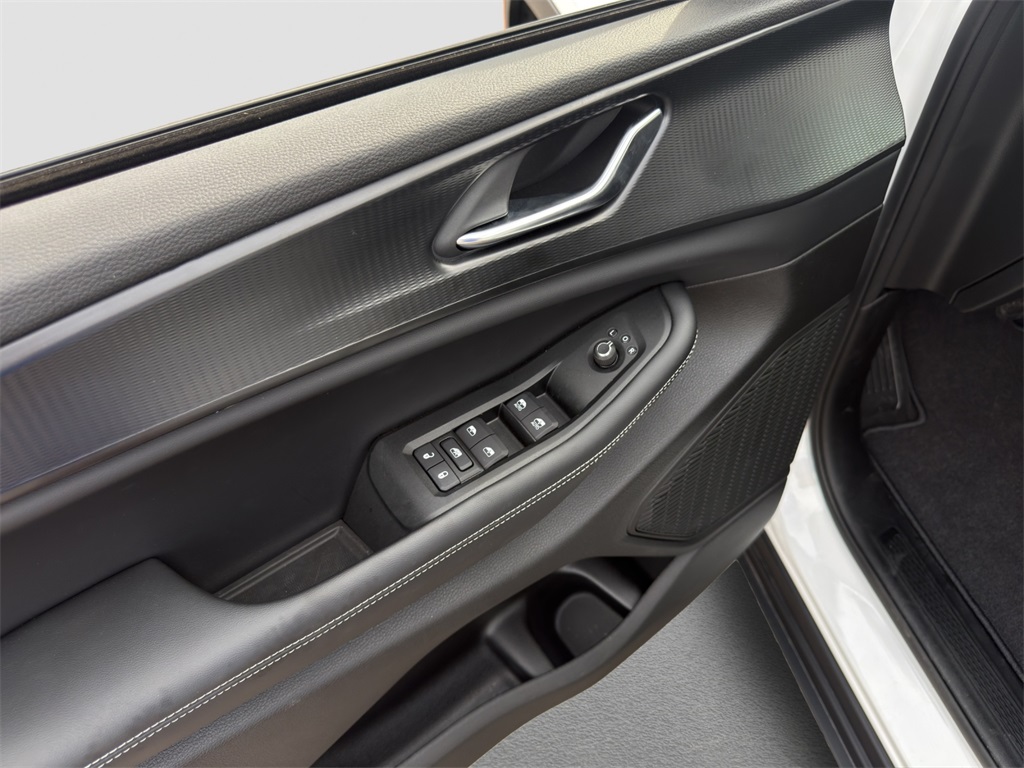 2025 Jeep Grand Cherokee Laredo photo 11