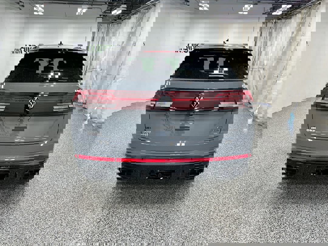 2026 Volkswagen Atlas Cross Sport SEL R-Line photo 4