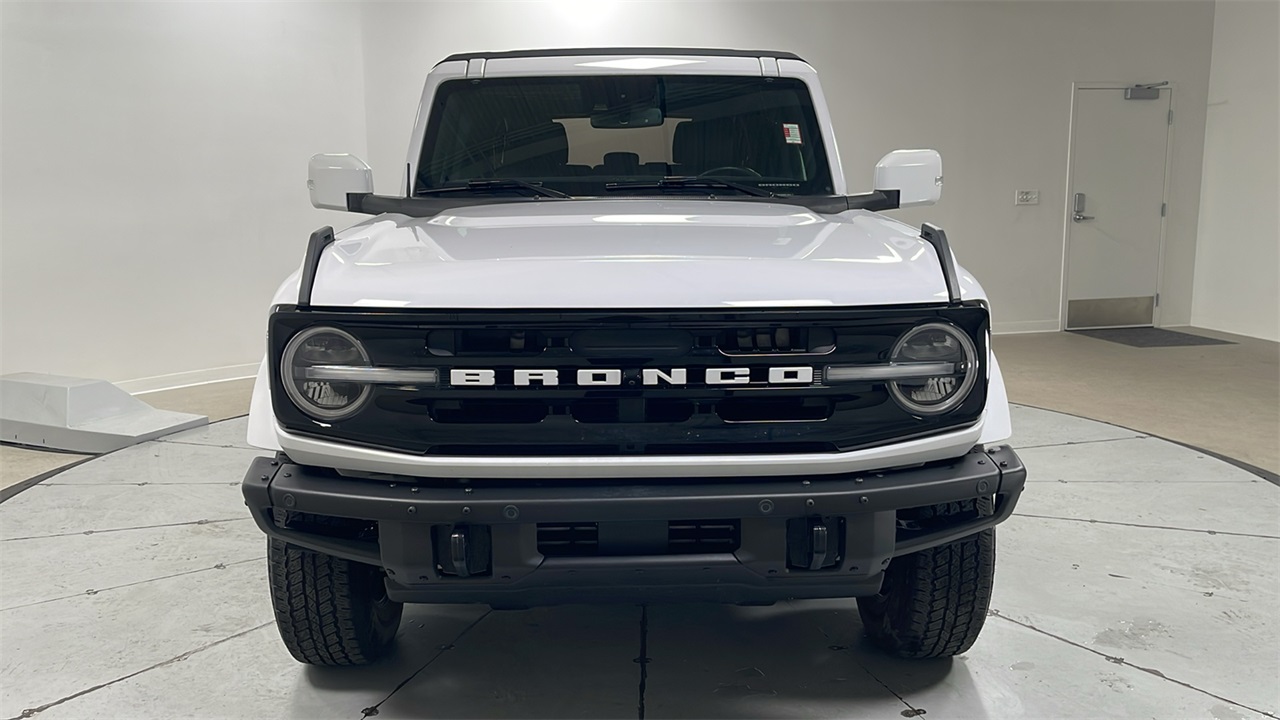 2022 Ford Bronco Outer Banks photo 2