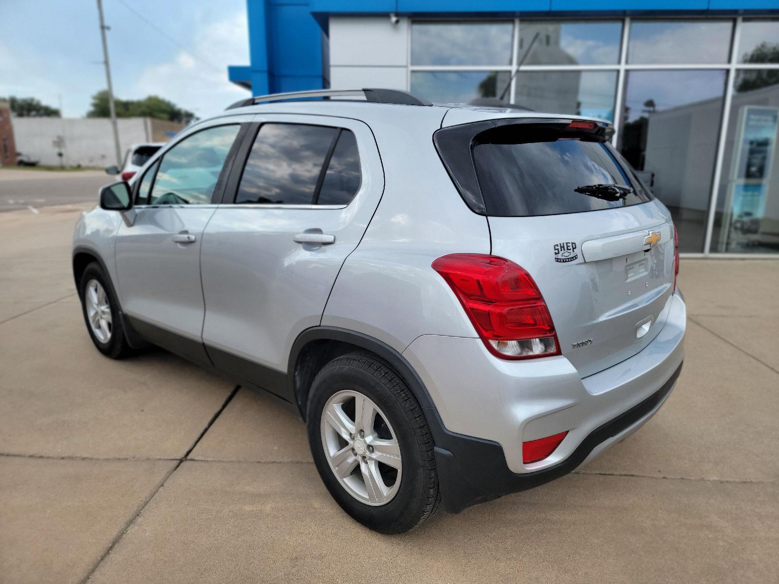 2020 Chevrolet Trax LT photo 2