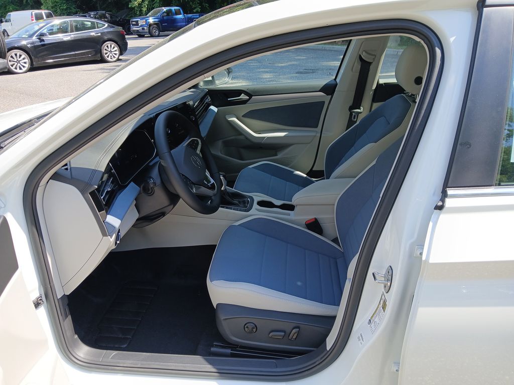 2025 Volkswagen Jetta 1.5T SE photo 9