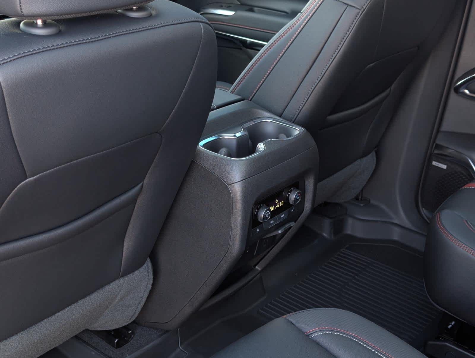 2025 Chevrolet Traverse RS photo 14