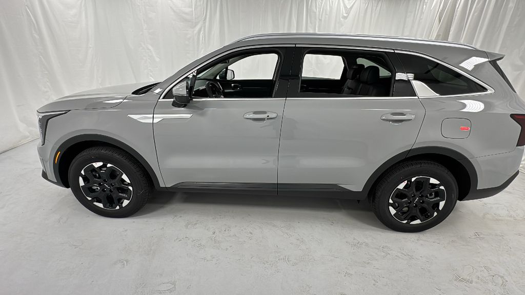 2026 Kia Sorento S photo 6