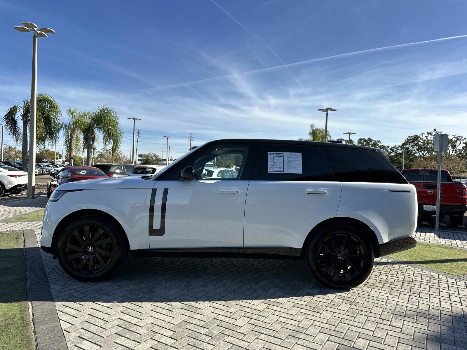 2023 Land Rover Range Rover SE photo 2