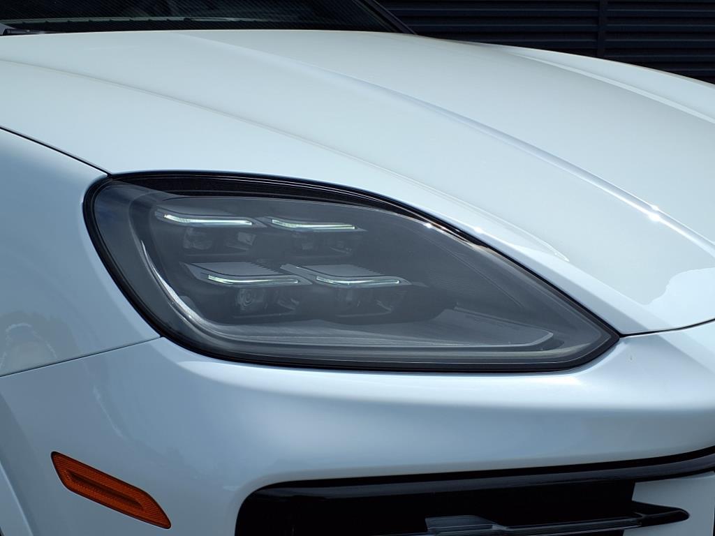 2026 Porsche Cayenne Coupe photo 31
