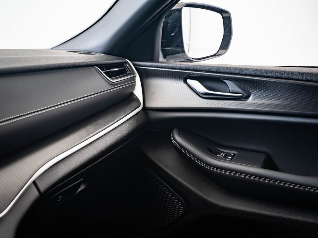 2023 Jeep Grand Cherokee Altitude photo 30