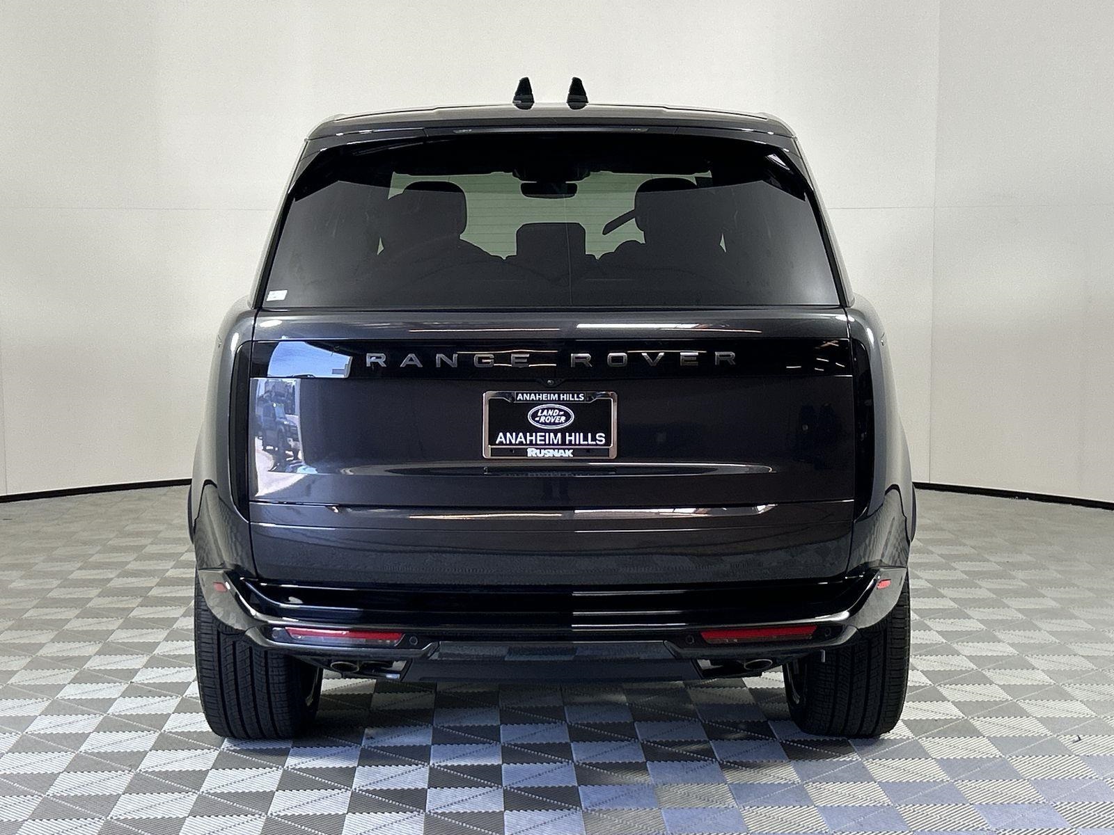 2025 Land Rover Range Rover SE photo 4
