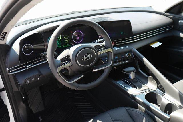 2025 Hyundai Elantra Hybrid Limited photo 2