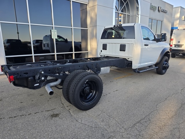 2025 Ram 5500 photo 4