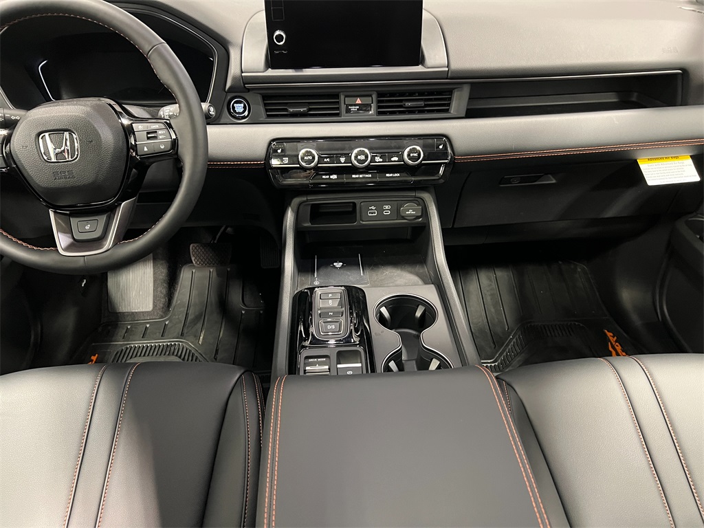 2025 Honda Pilot TrailSport photo 11