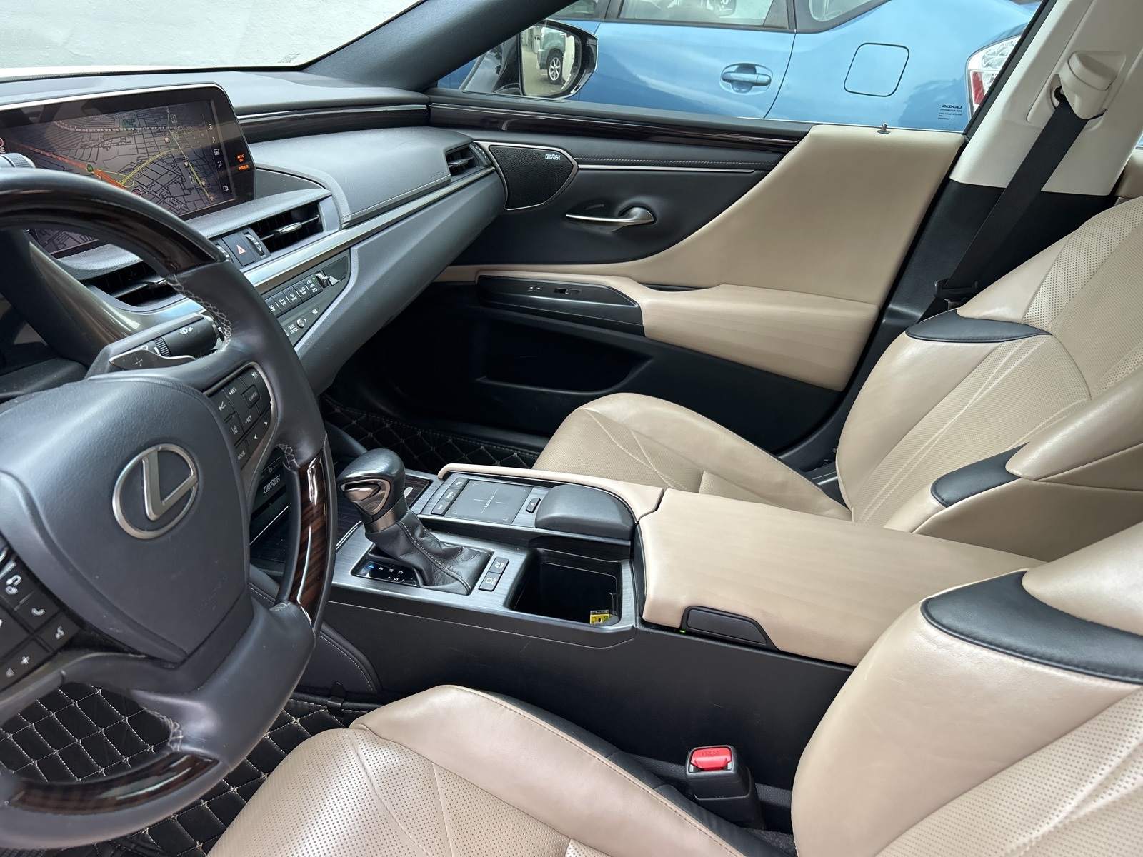 2021 Lexus ES 300h Luxury photo 6