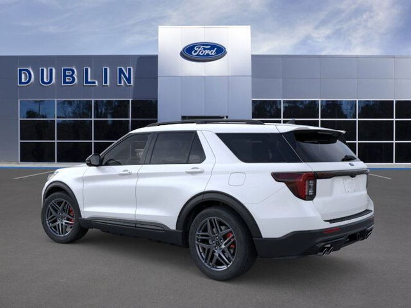 2025 Ford Explorer ST photo 4