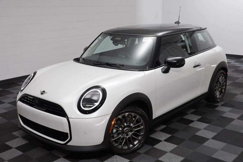 2025 Mini Cooper 2 Door Hardtop Signature photo 2