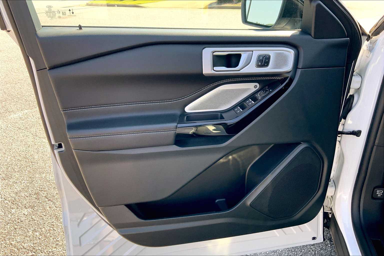 2023 Ford Explorer ST photo 20