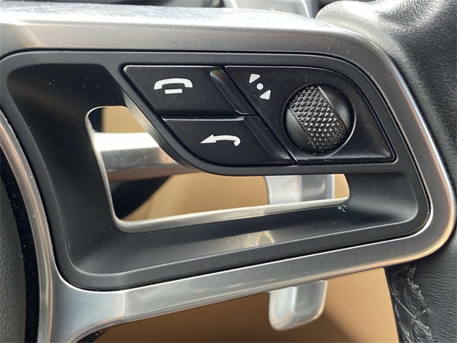 2018 Porsche Macan Base photo 14