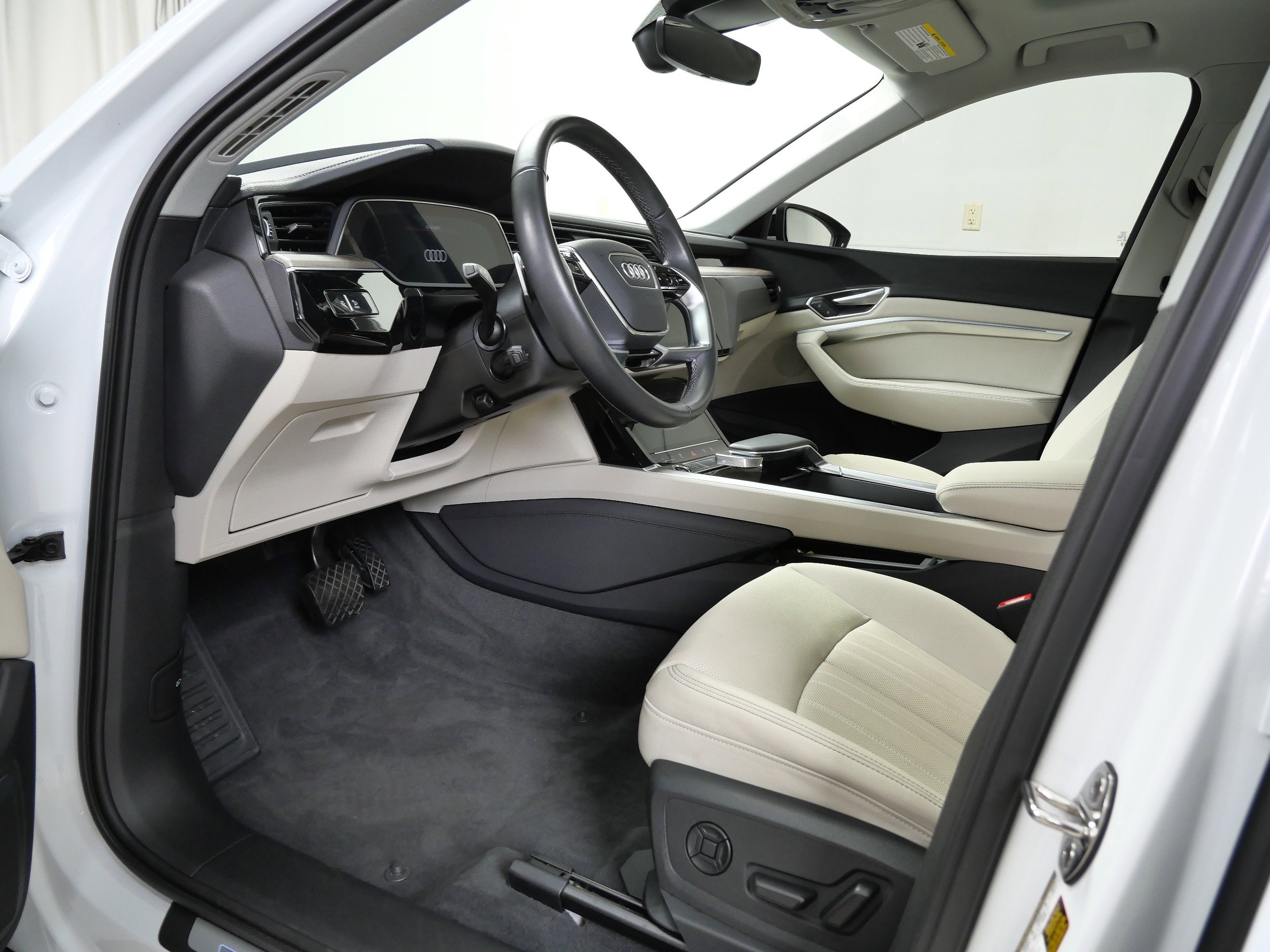 2024 Audi Q8 E-tron Premium Plus photo 12