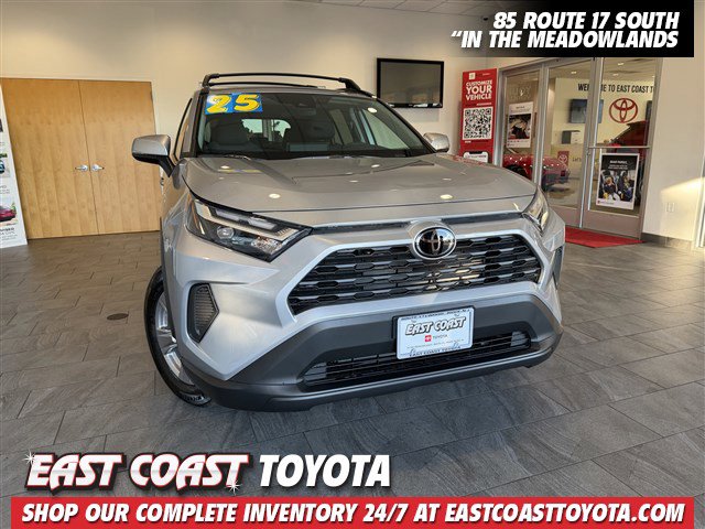 2025 Toyota RAV4 XLE's photo