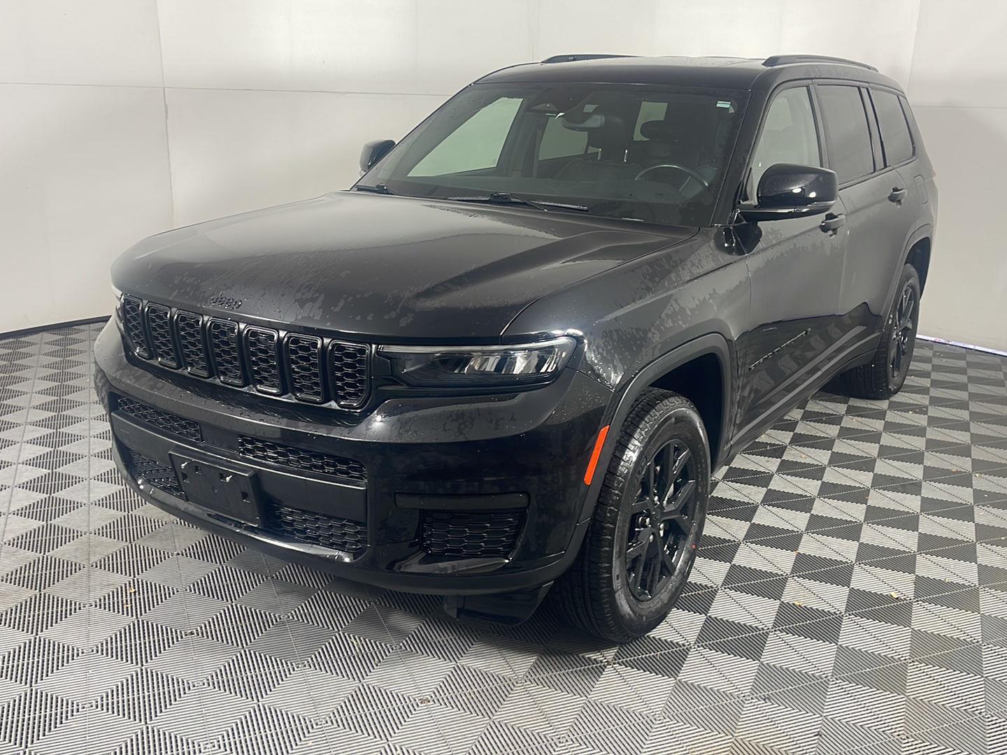 2022 Jeep Grand Cherokee Altitude photo 2