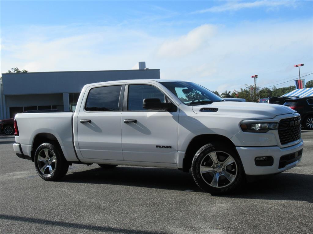 2025 Ram 1500 Tradesman photo 2