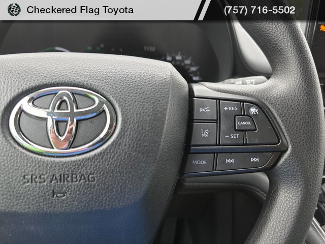 2025 Toyota Sienna LE photo 13
