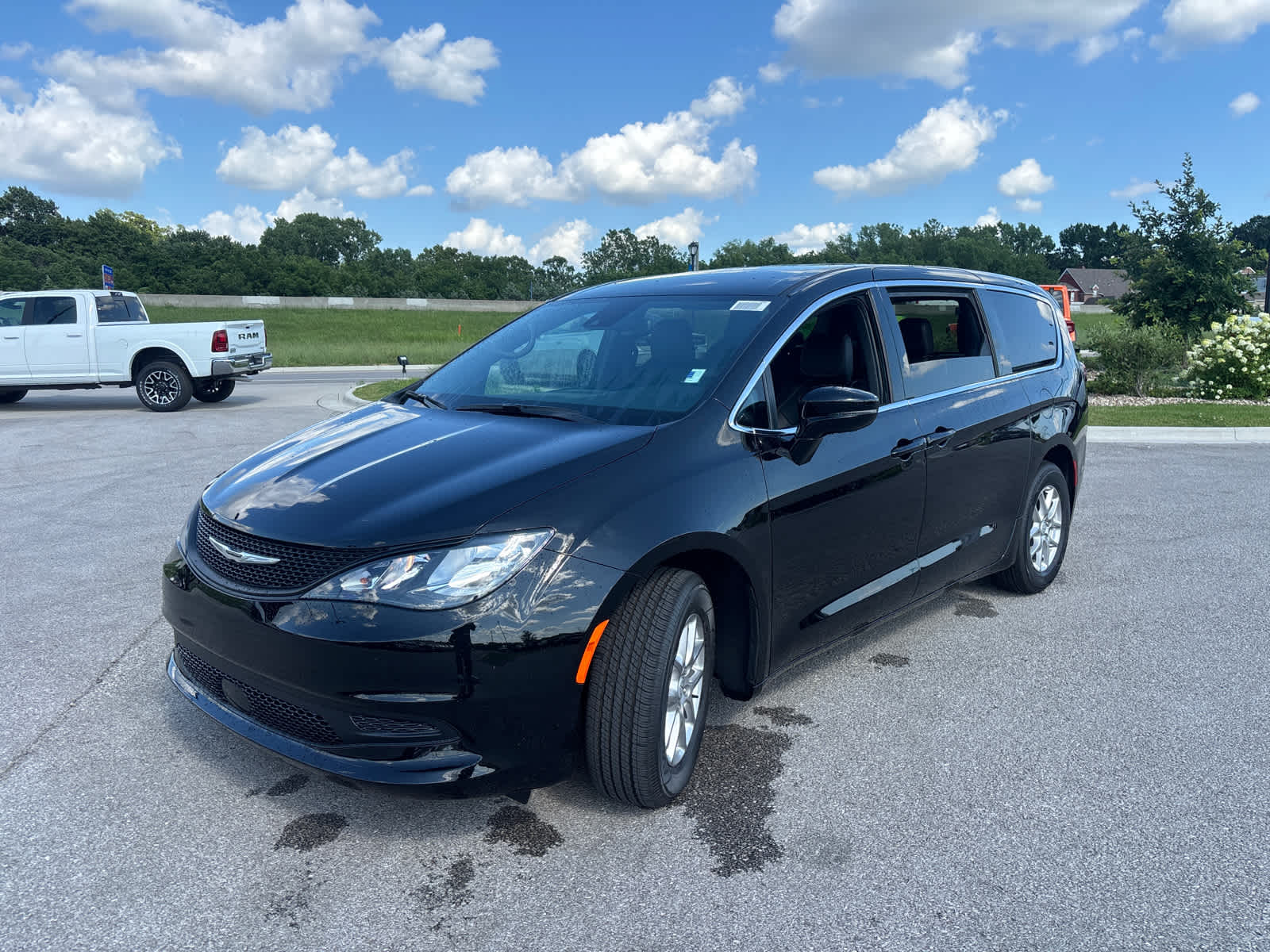 2025 Chrysler Voyager LX photo 3
