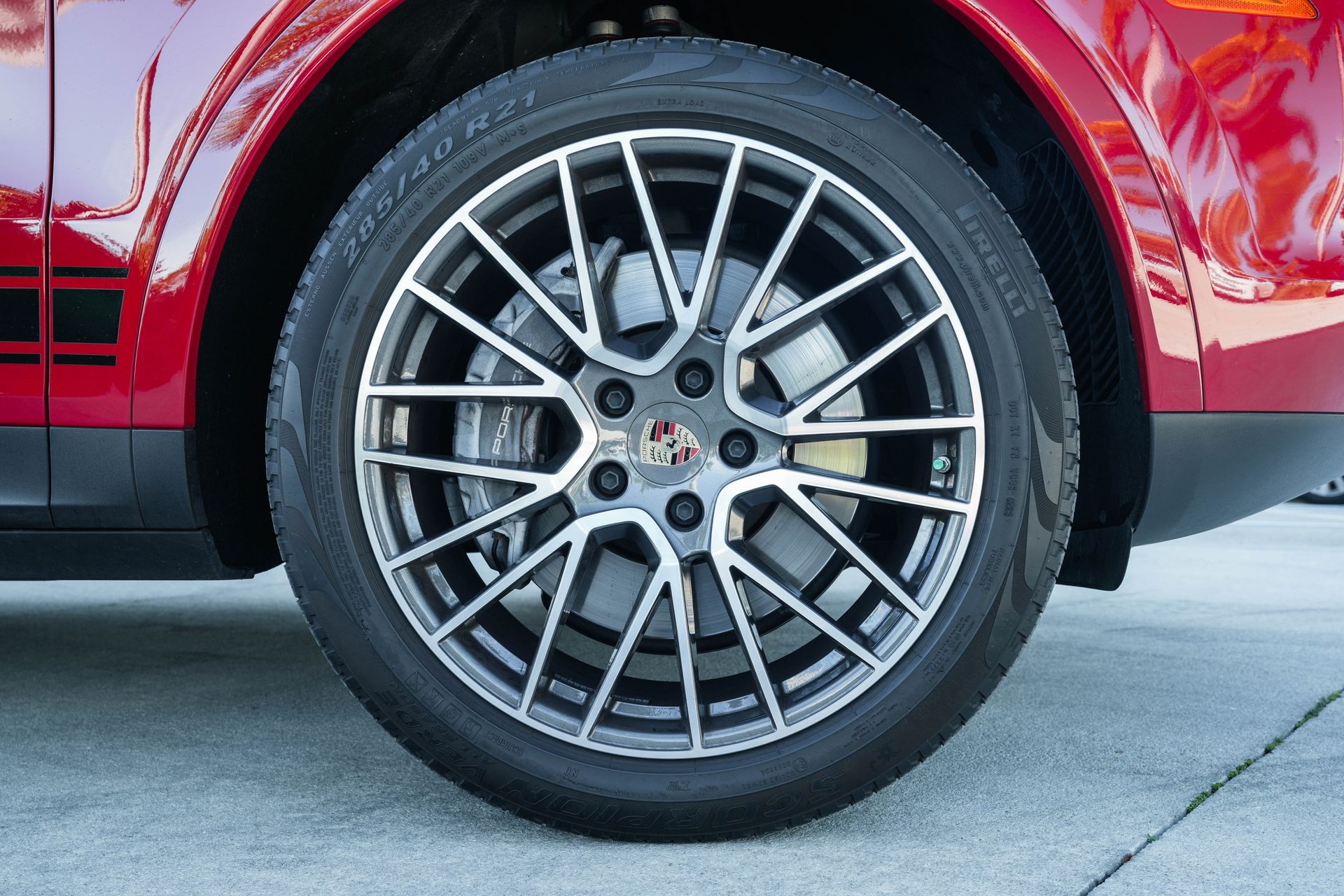 2023 Porsche Cayenne Platinum Edition photo 9
