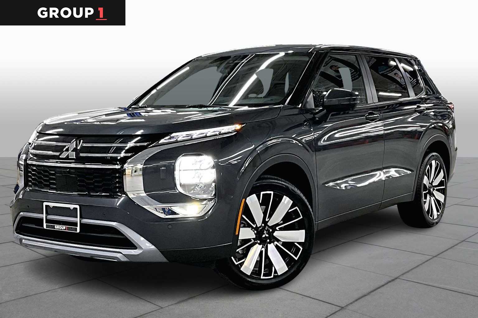 2025 Mitsubishi Outlander SE's photo