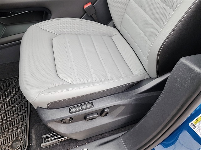 2025 Volkswagen Atlas Cross Sport SEL R-Line photo 12