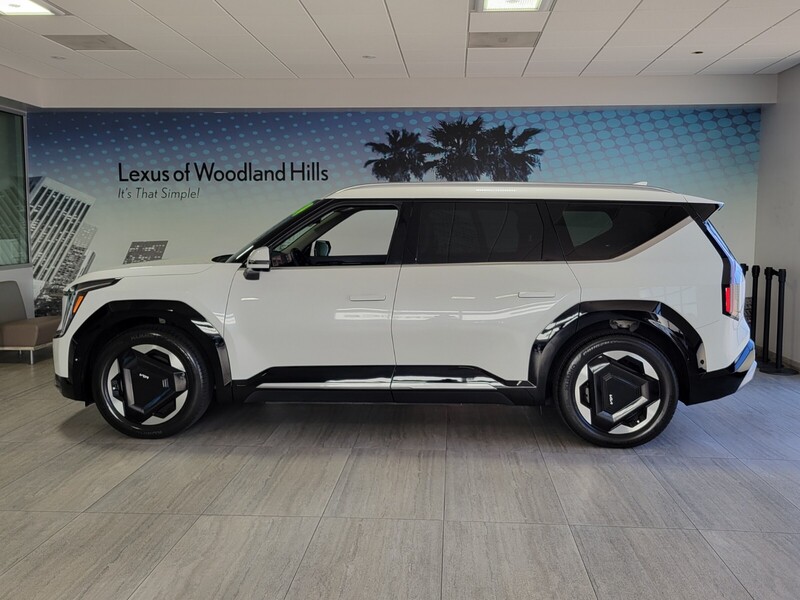 Used 2024 Kia Ev9 Land with VIN KNDADFS55R6027533 for sale in Los Angeles, CA